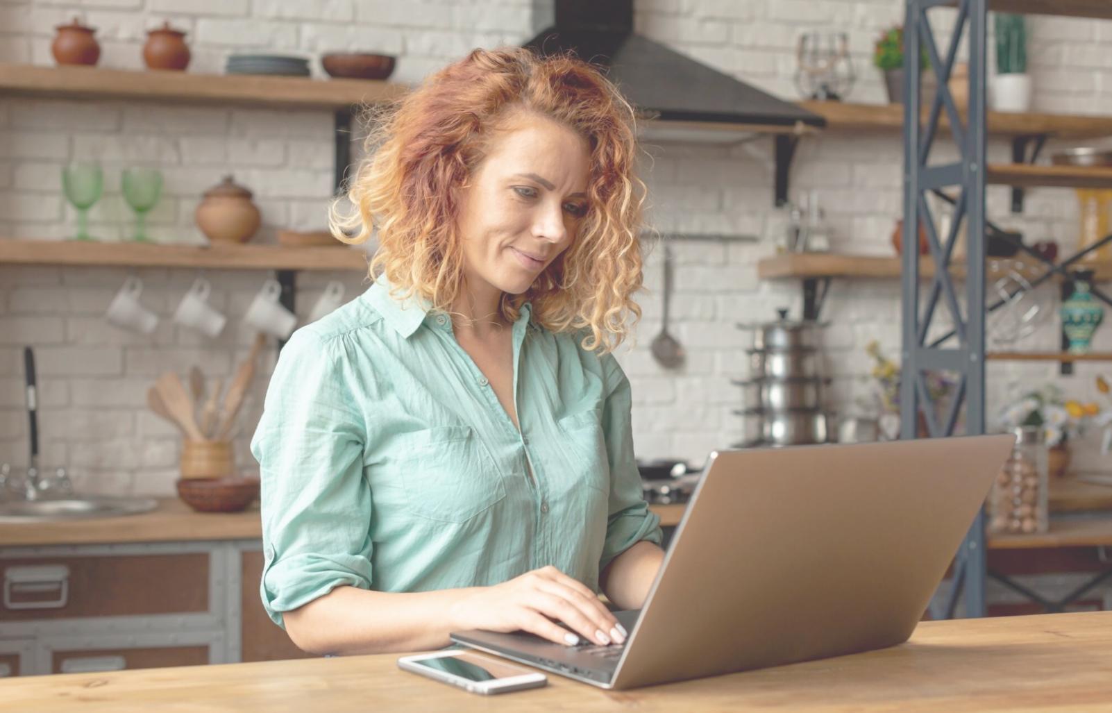 Espace de travail chaleureux et accueillant pour accompagnement financier